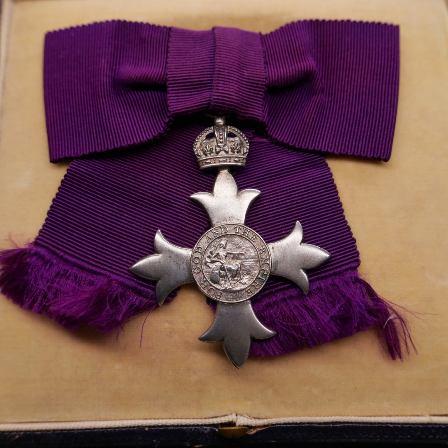 勋章奖章交易所2023年元旦拍卖 英国成员级大英帝国勋章，925银质，乔治五世于1917年设立，第一版（1917-1937年），嘉拉德原盒。