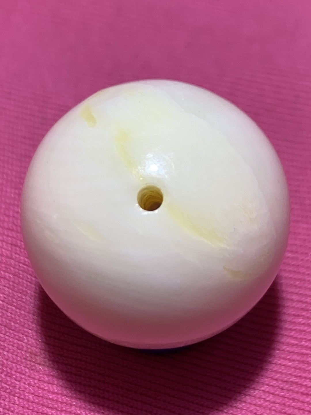 深海飘黄贝化玉2.1圆珠一颗