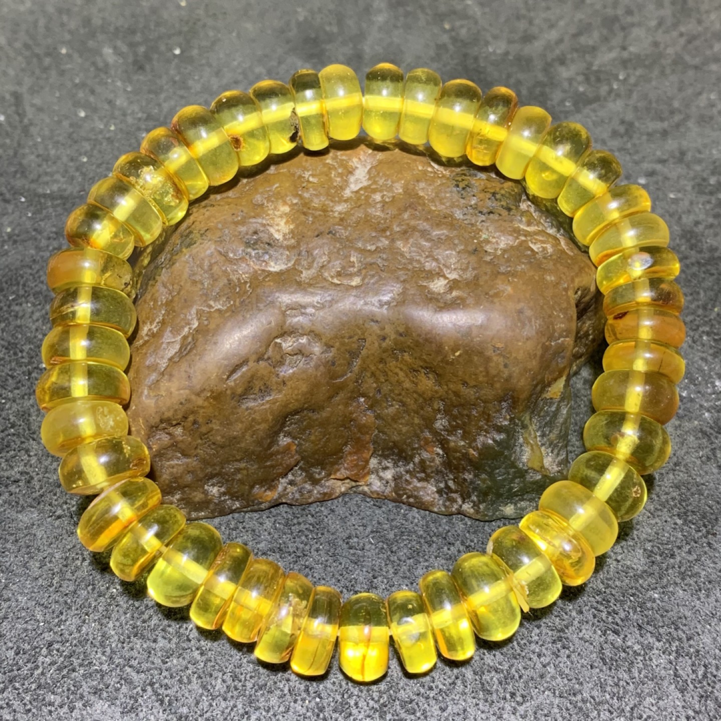 精美天然乌料蜜蜡隔片手串1条