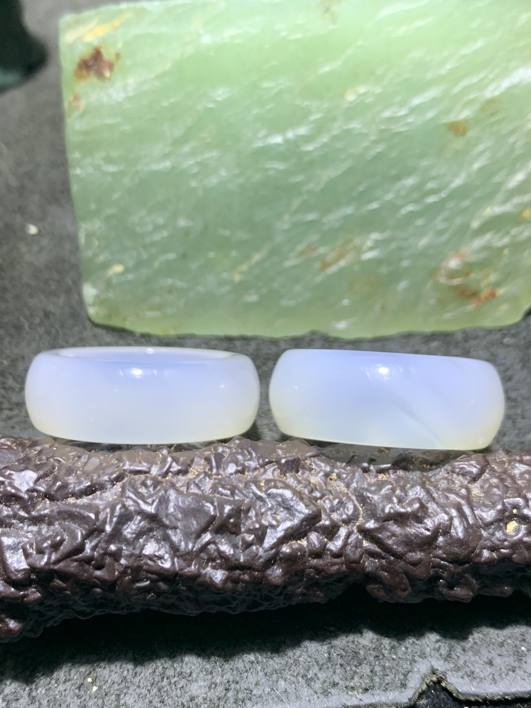通货冰透荔枝冻高玉化玛瑙戒指两个，