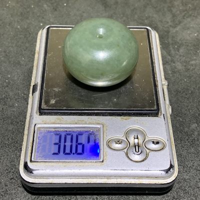 天然青海料和田玉面包圈大平安扣一个 天然青海料和田玉面包圈大平安扣一个