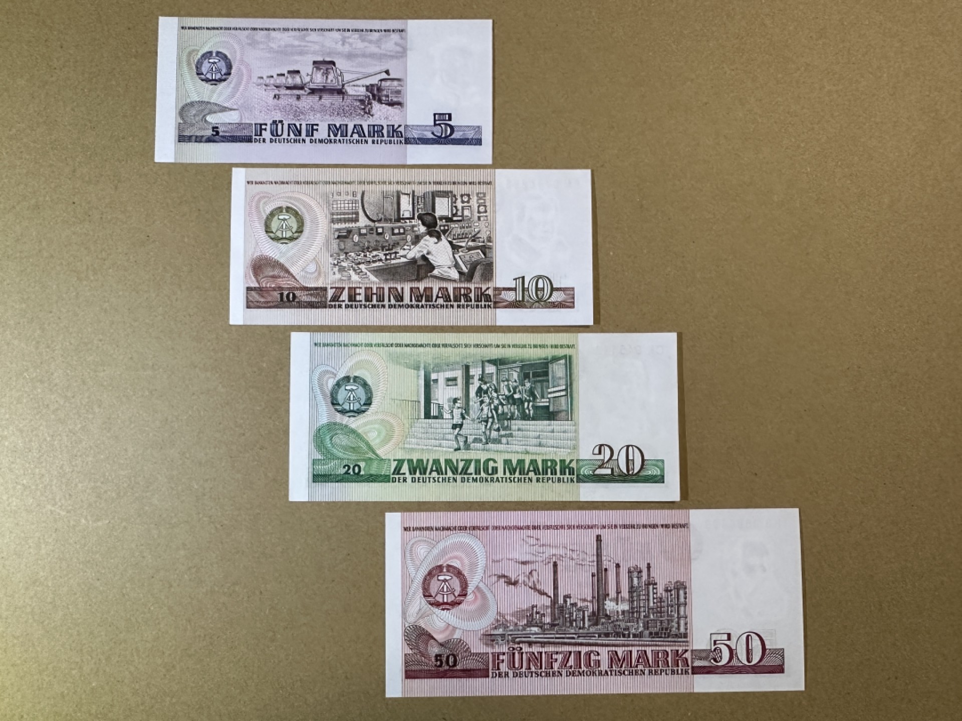 《张总收藏》85期——外币精品 东德5、10、20、50马克4张 UNC 1975年