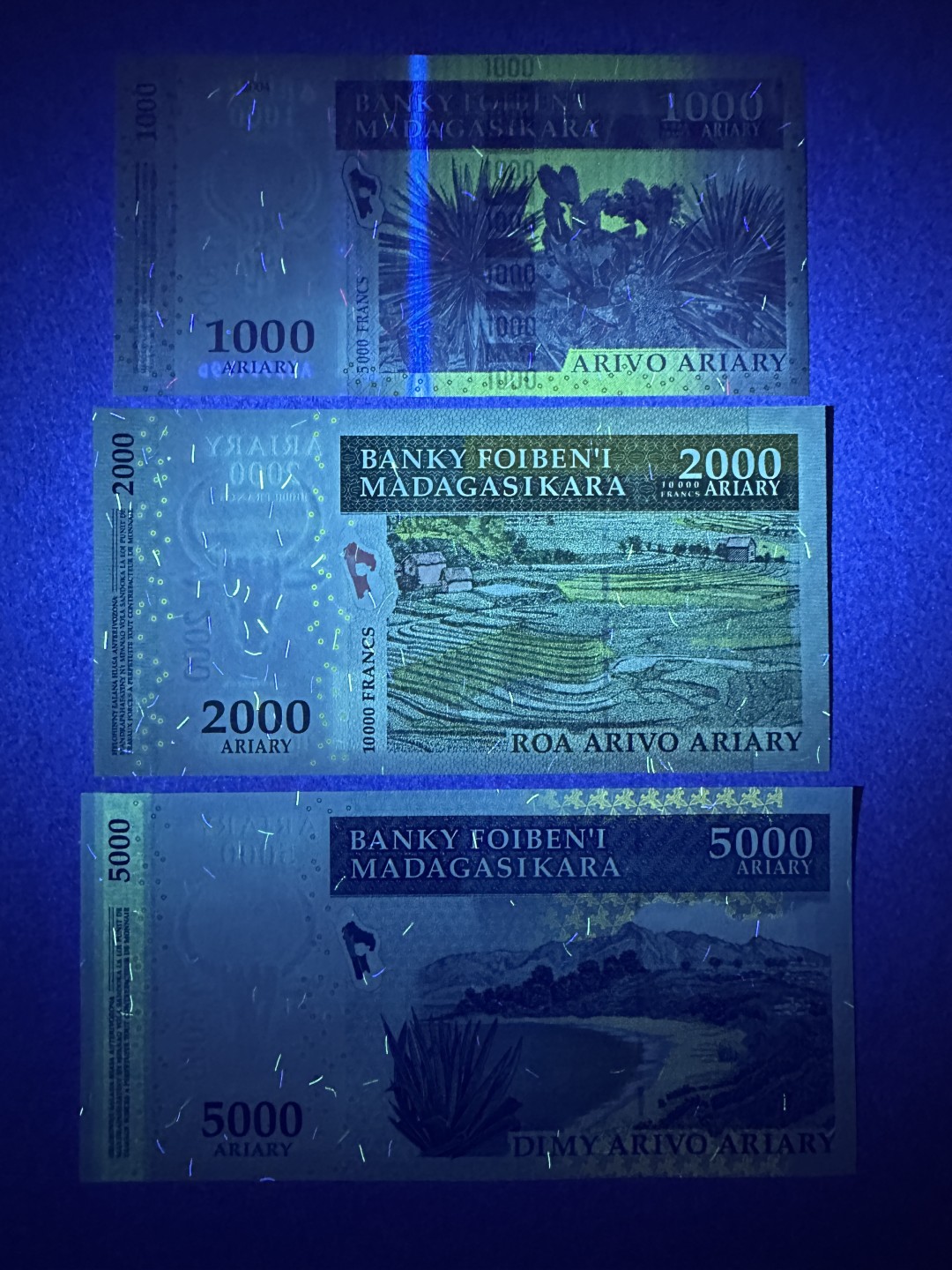 《张总收藏》85期——外币精品 马达加斯加1000、2000、5000元3张 UNC