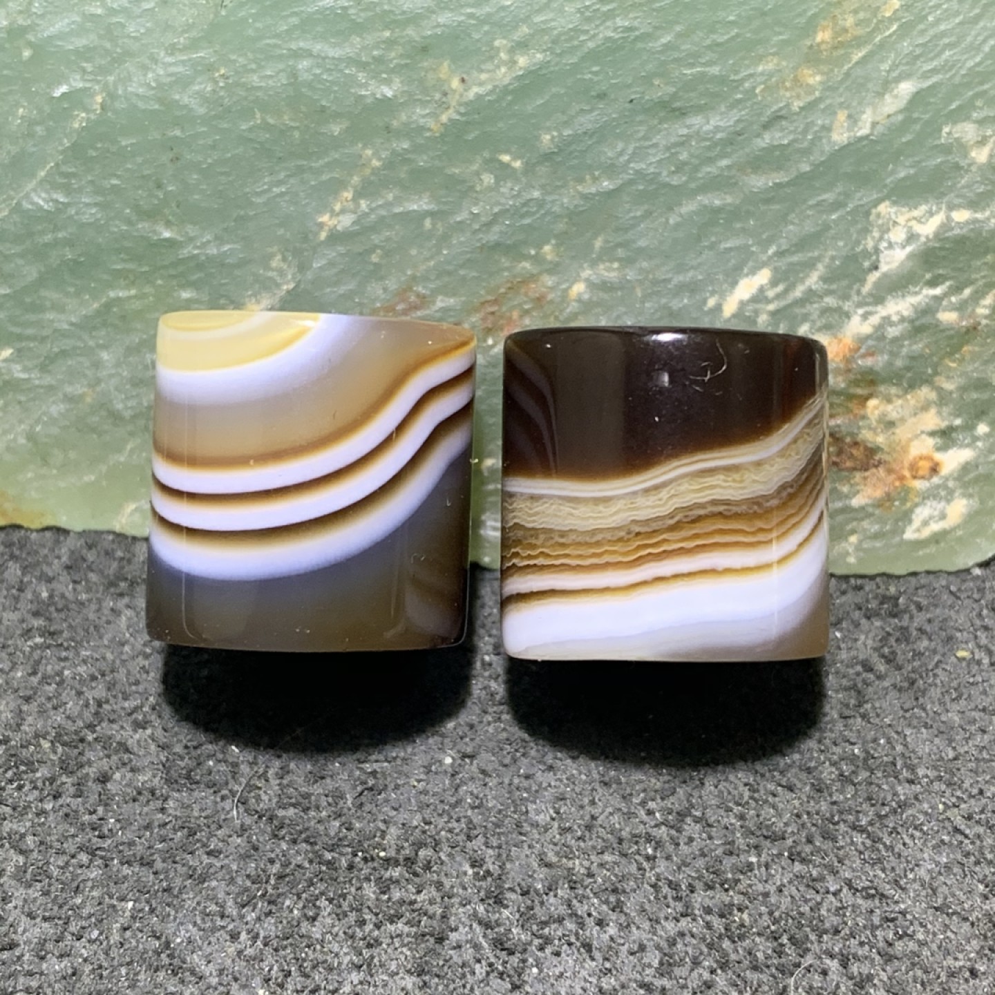 通货千层纹药师玛瑙桶珠2颗，点击头像，