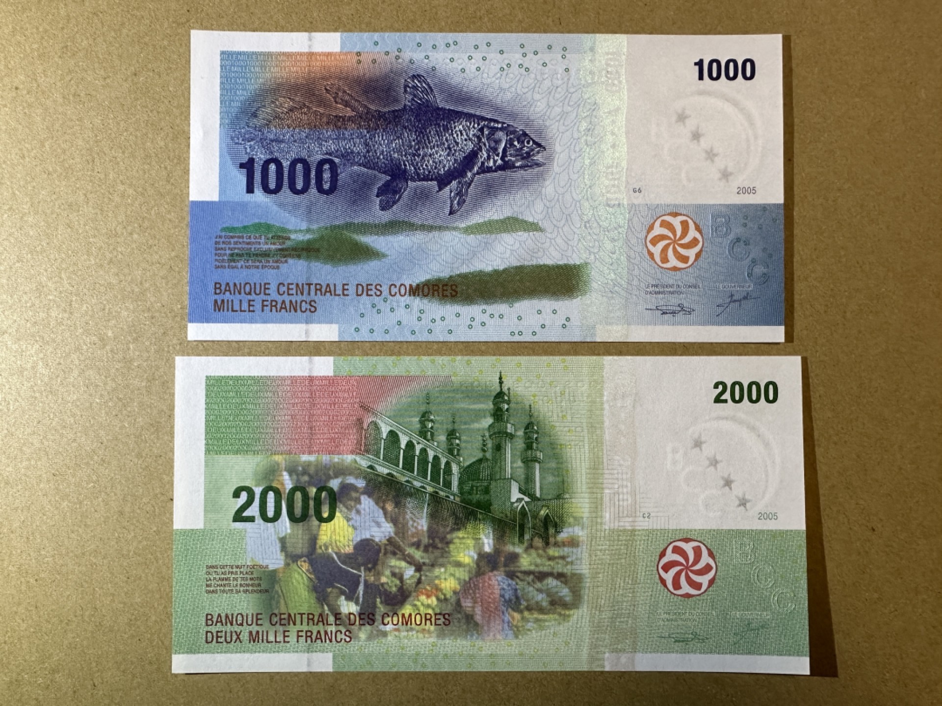《张总收藏》85期——外币精品 科摩罗1000、2000法郎2张 UNC 2005年 1000为获奖钞