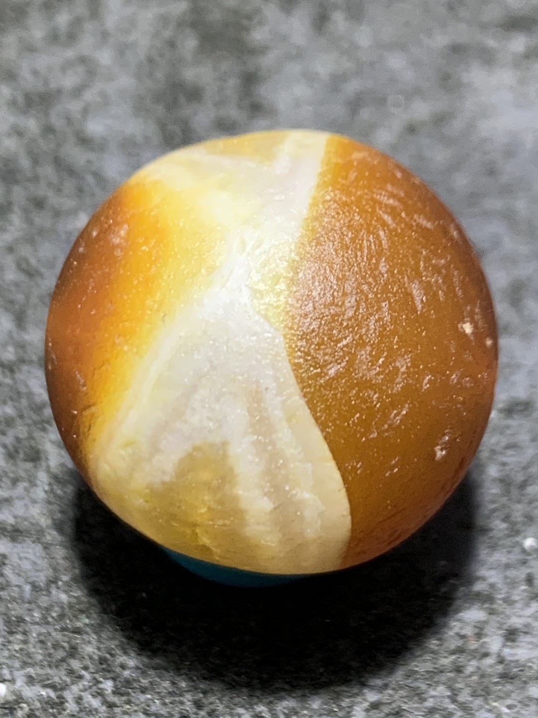 高玉化风化纹玛瑙晶洞2.0随形珠一颗，