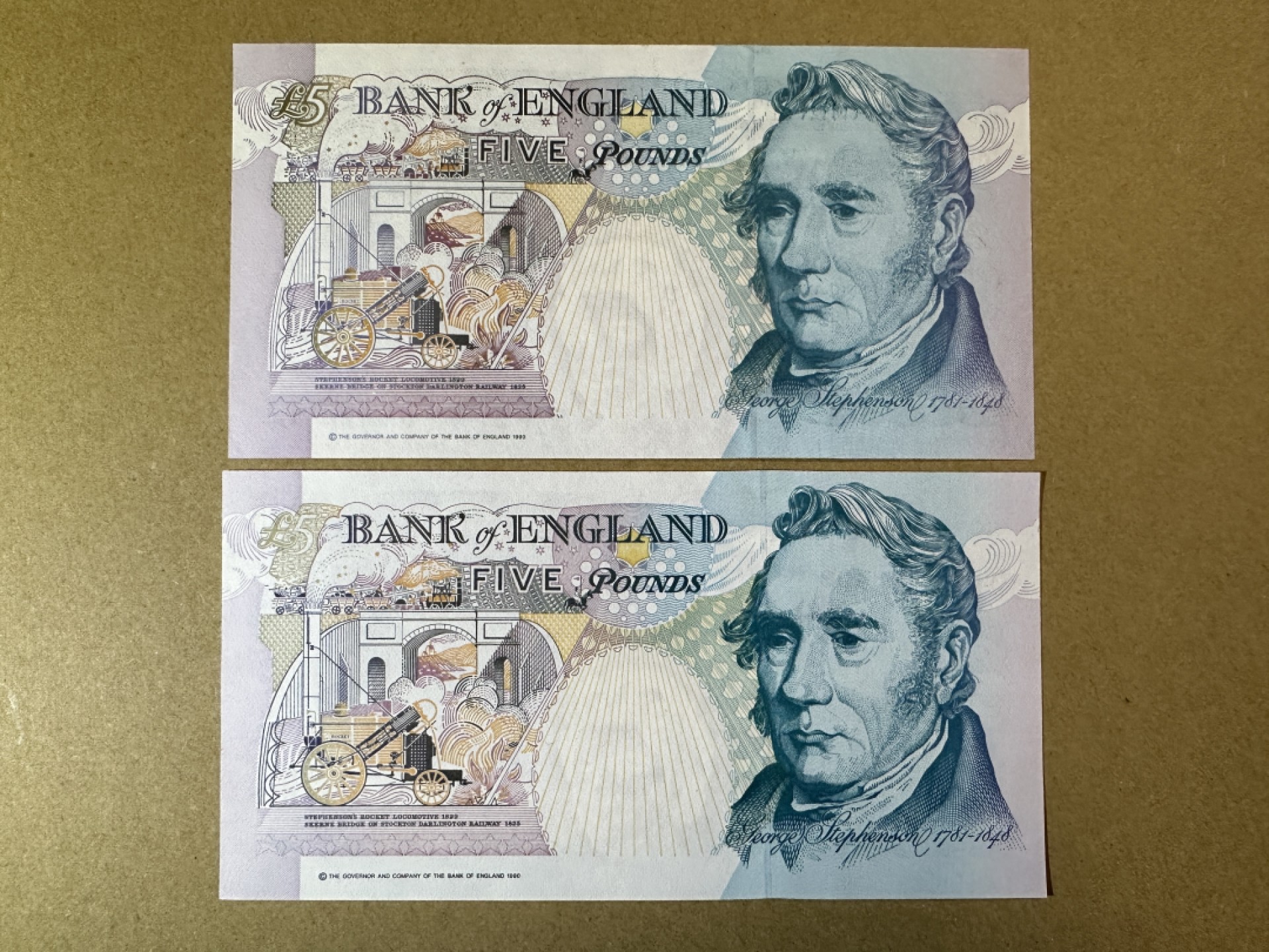 《张总收藏》85期——外币精品 英格兰5镑2张 UNC E序列 不同版本不同签名2张