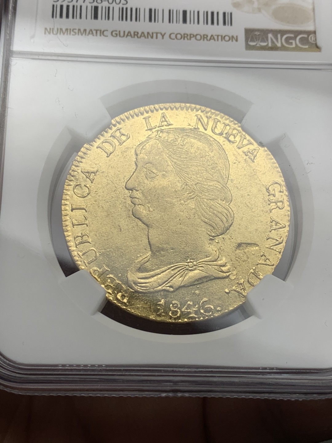 《竞宝斋》第129场-元旦精品特拍 (全场顺丰包邮) NGC-MS61 1846年哥伦比亚16比索金币 拉美地区早年大金参与流通，MS远比AU少见，同年同版今年5月HA一枚62分的成交价5120刀