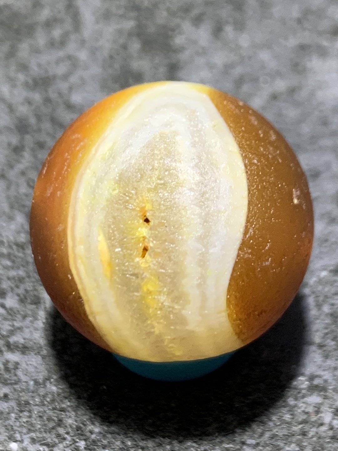 高玉化风化纹玛瑙晶洞2.0随形珠一颗，