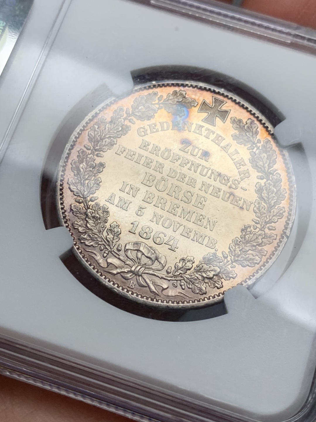 《竞宝斋》第129场-元旦精品特拍 (全场顺丰包邮) NGC MS63+德国 1864 不莱美交易所泰勒银币 淡紫色包浆，有pl质感 不可多得的状态