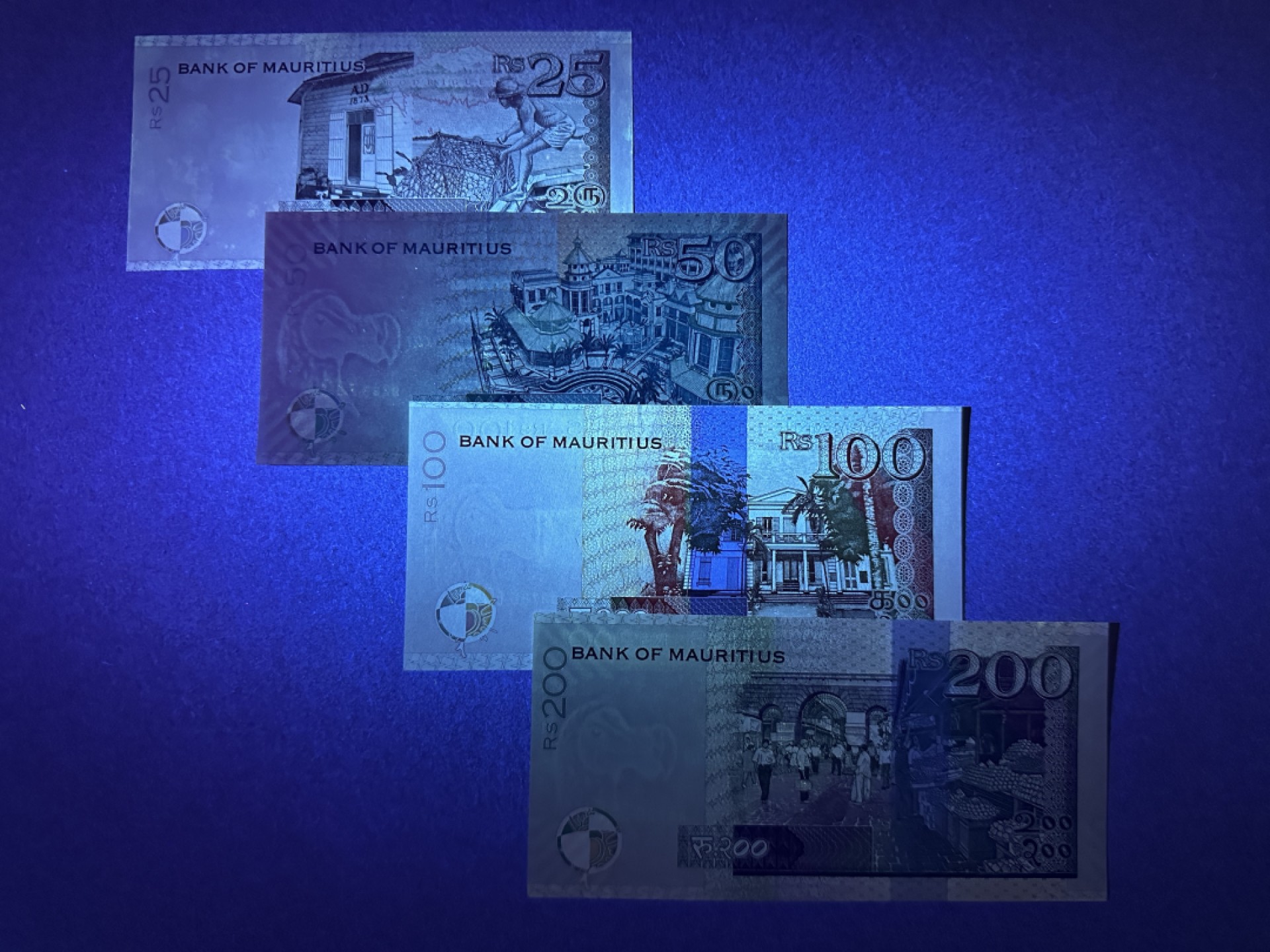 《张总收藏》85期——外币精品 毛里求斯25、50、100、200卢比4张 UNC 