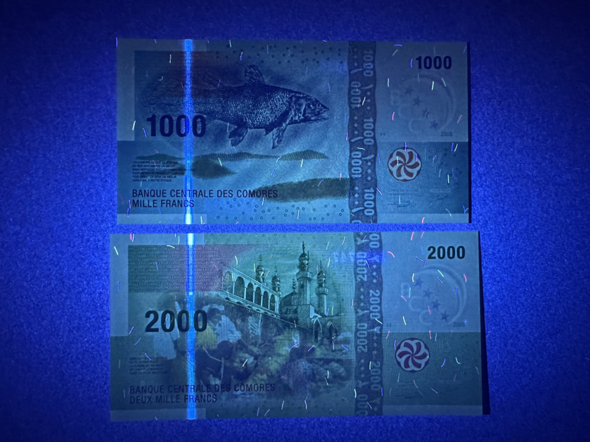 《张总收藏》85期——外币精品 科摩罗1000、2000法郎2张 UNC 2005年 1000为获奖钞