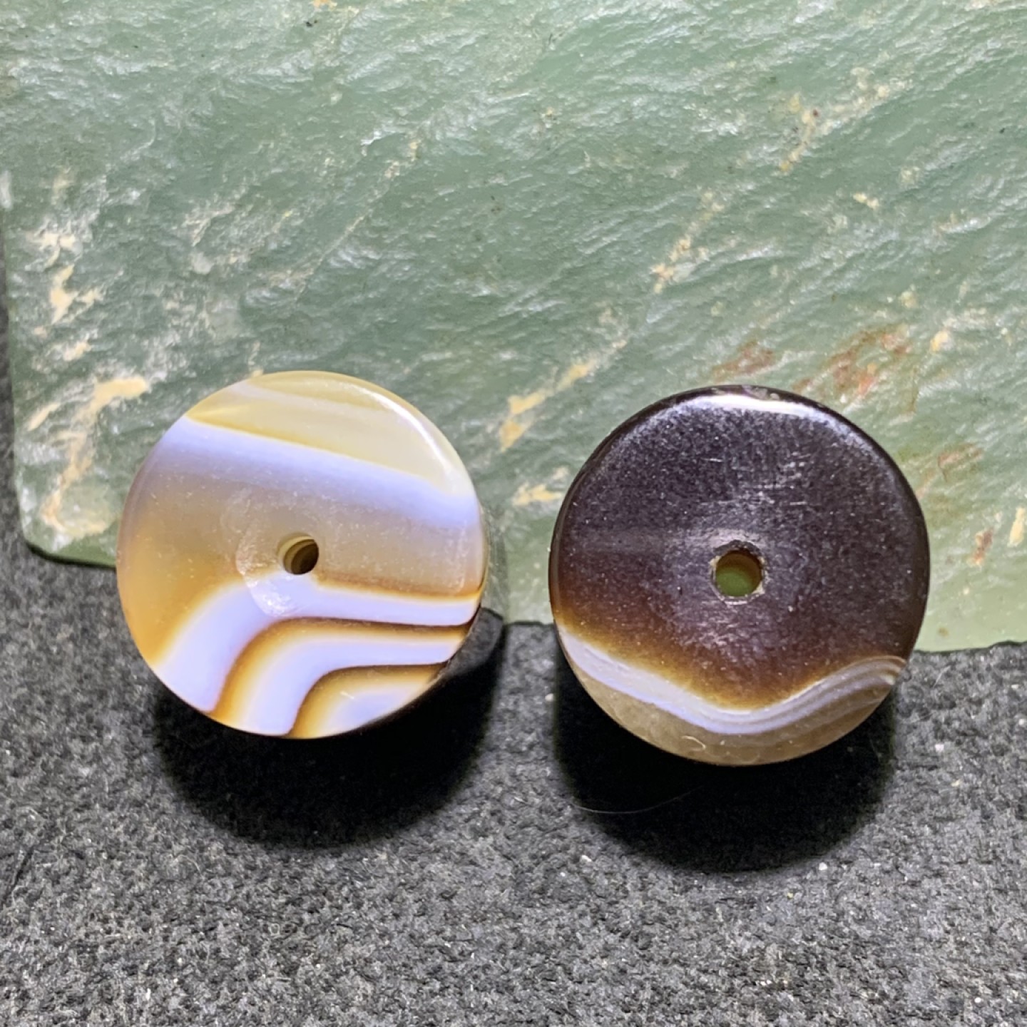 通货千层纹药师玛瑙桶珠2颗，点击头像，