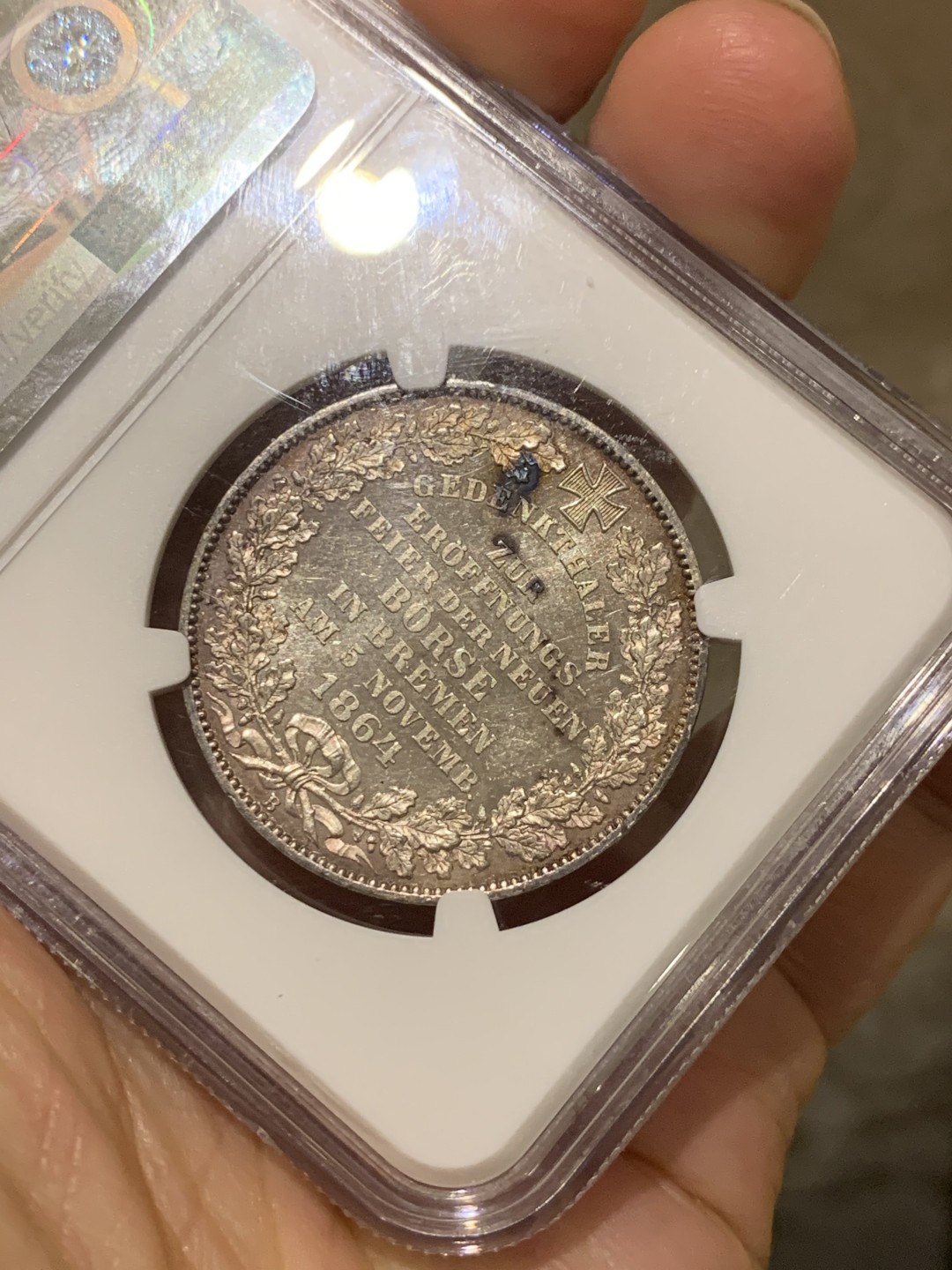 《竞宝斋》第129场-元旦精品特拍 (全场顺丰包邮) NGC MS63+德国 1864 不莱美交易所泰勒银币 淡紫色包浆，有pl质感 不可多得的状态