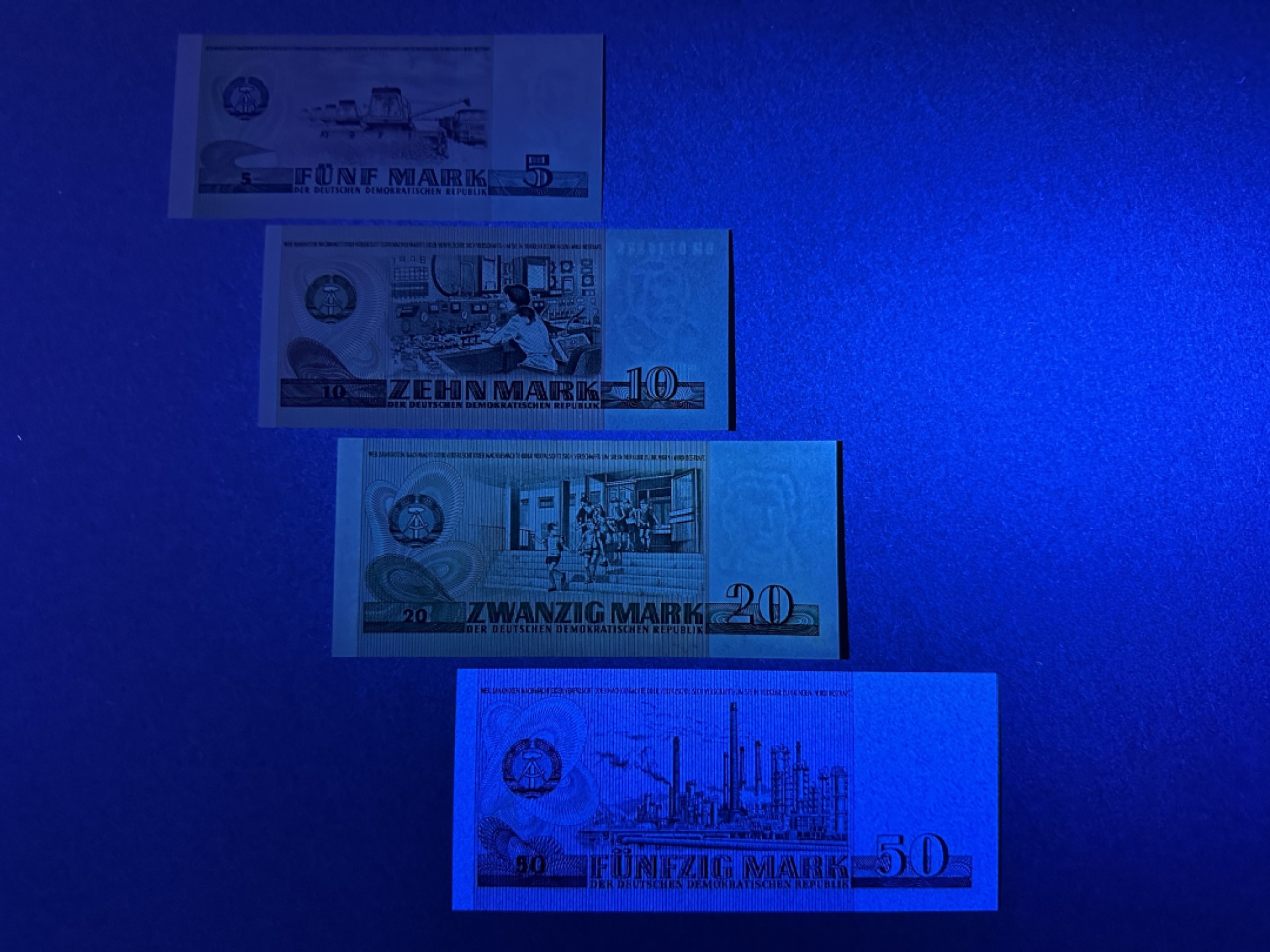 《张总收藏》85期——外币精品 东德5、10、20、50马克4张 UNC 1975年