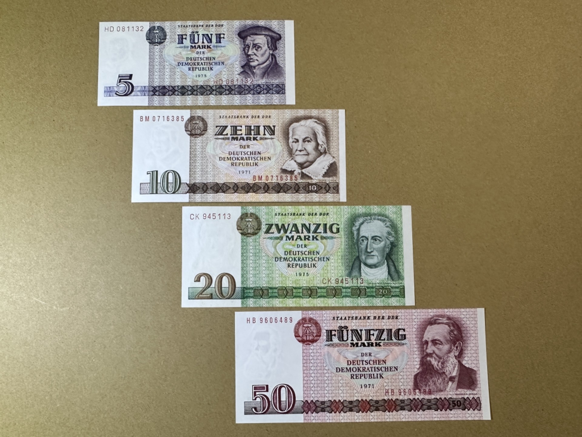 《张总收藏》85期——外币精品 东德5、10、20、50马克4张 UNC 1975年