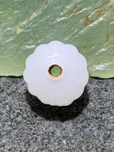 建国前后库存奶白色琉璃瓜珠一颗 - 建国前后库存奶白色琉璃瓜珠一颗