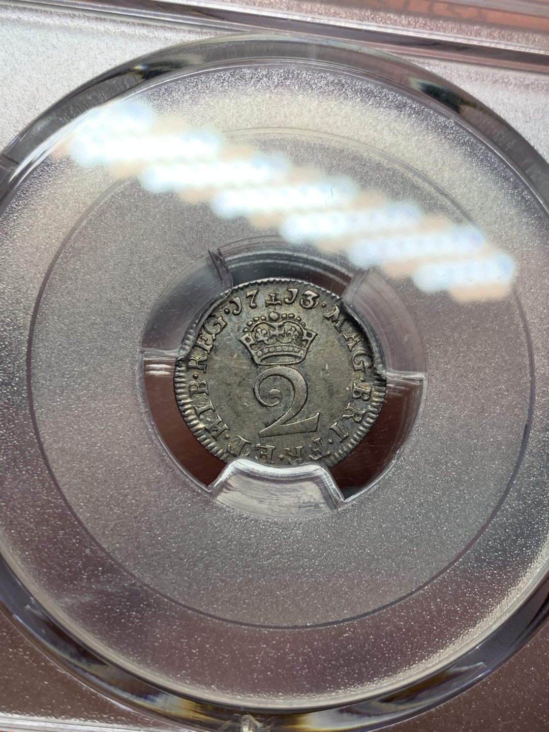 《竞宝斋》第129场-元旦精品特拍 (全场顺丰包邮) PCGS 1713年 英国1713 安妮女王濯足币  安妮女王时期任何AU以上品相的钱币都是非常稀少的存在