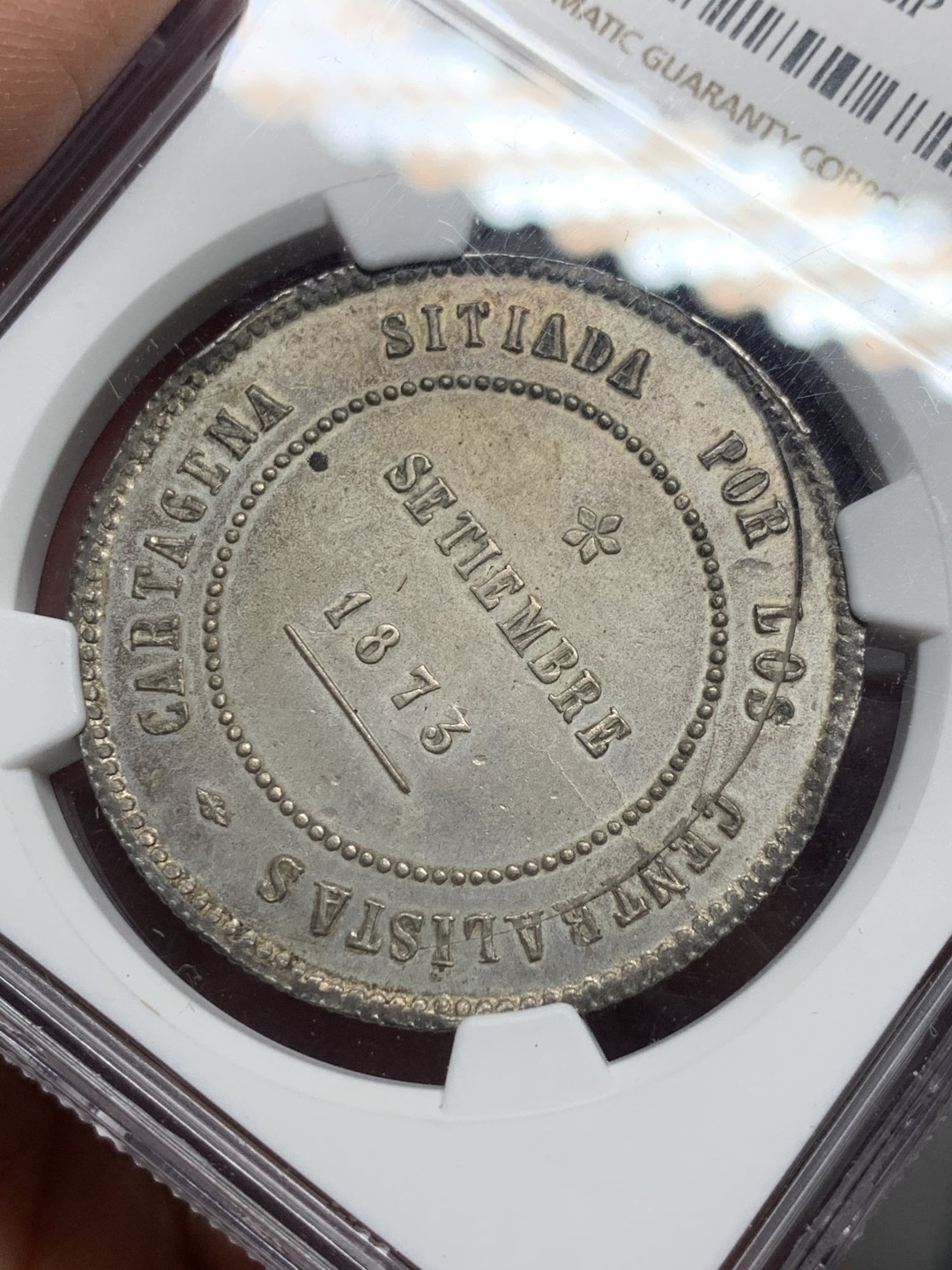 《竞宝斋》第129场-元旦精品特拍 (全场顺丰包邮) NGC MS61 西班牙1873 革命政府5P，卡塔赫纳造币厂，出厂品相，淡钴色包浆，克书unc指导价650刀，少见品种叠加造币厂错误