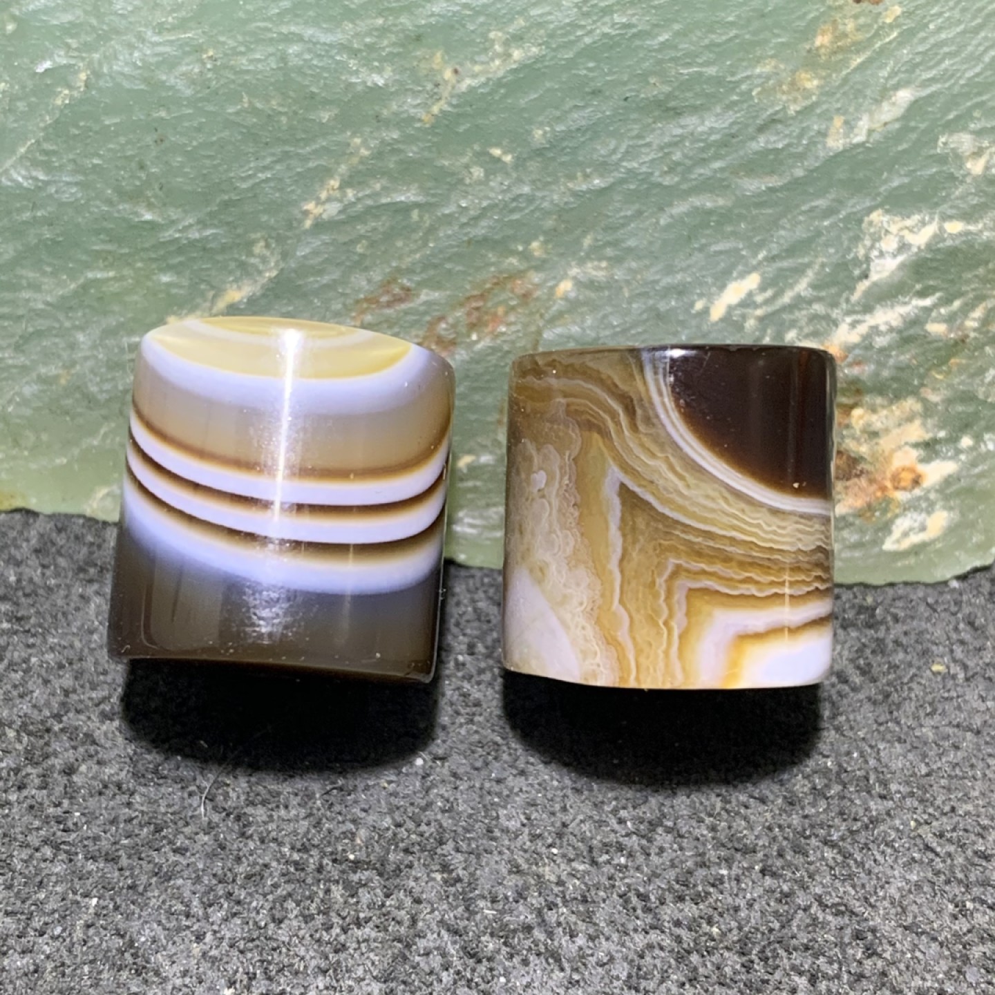 通货千层纹药师玛瑙桶珠2颗，点击头像，