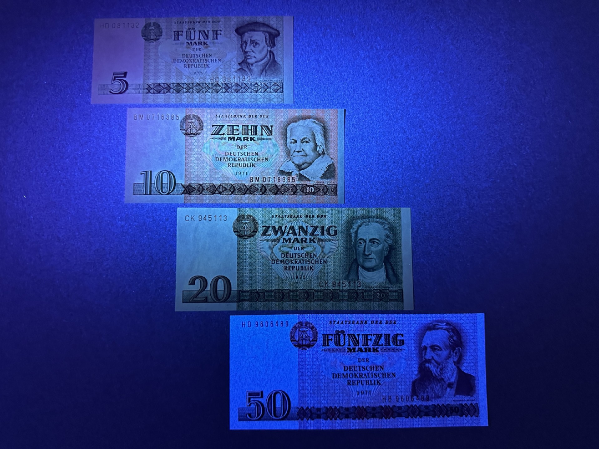 《张总收藏》85期——外币精品 东德5、10、20、50马克4张 UNC 1975年