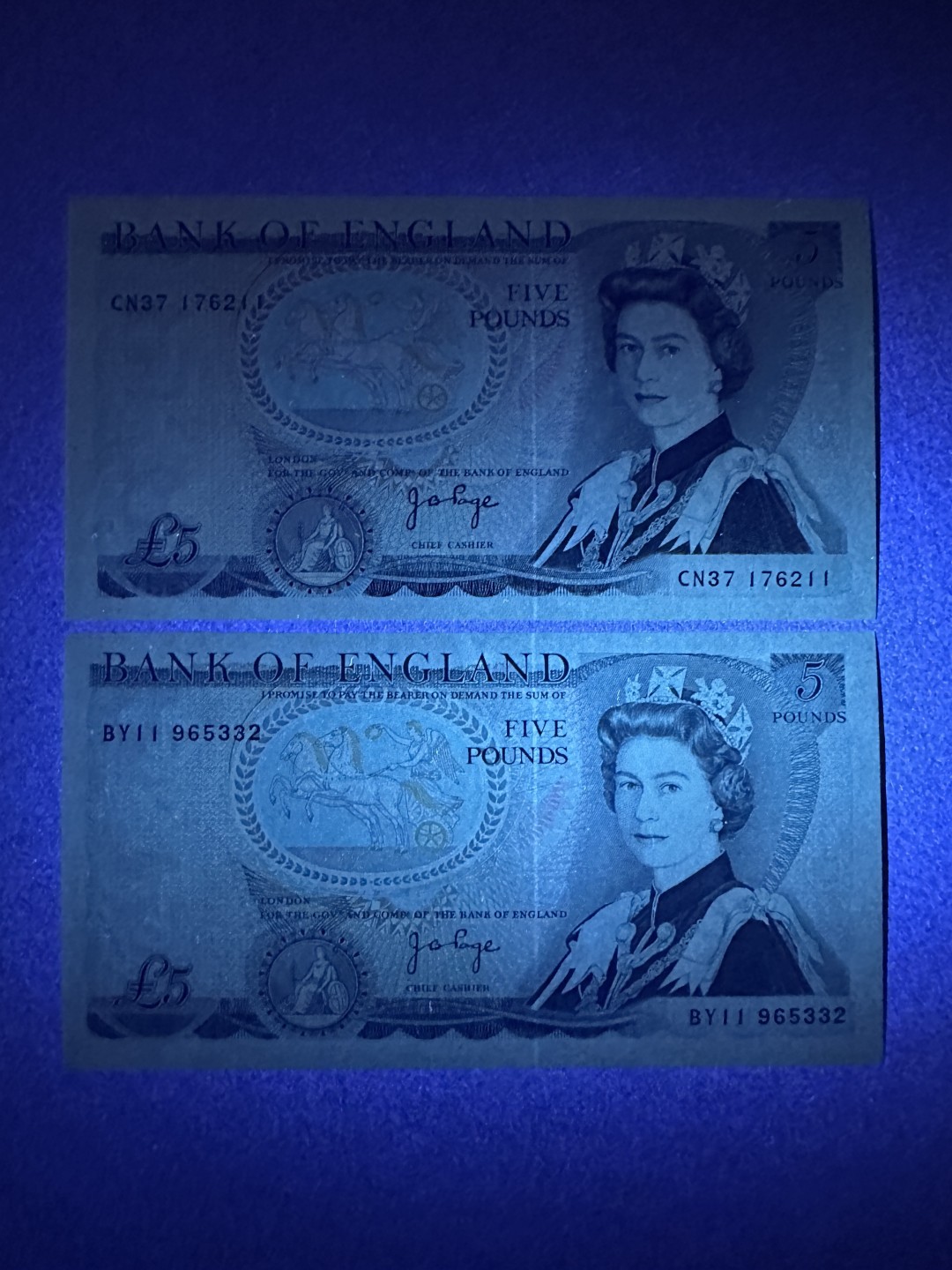 《张总收藏》85期——外币精品 英格兰5镑2张 UNC D序列