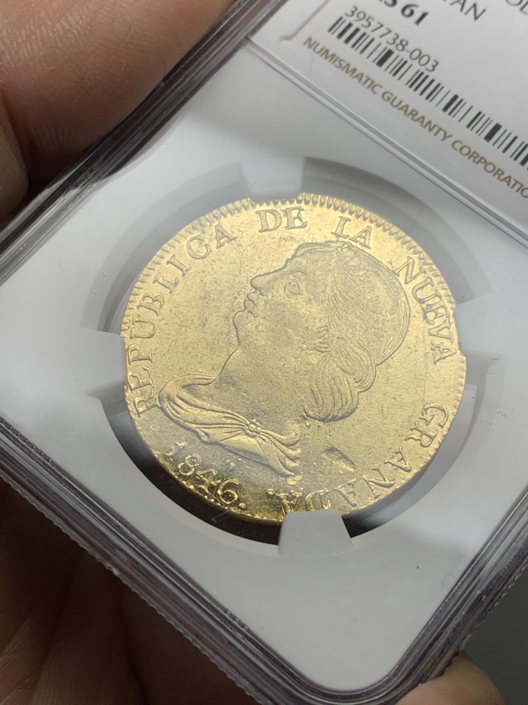 《竞宝斋》第129场-元旦精品特拍 (全场顺丰包邮) NGC-MS61 1846年哥伦比亚16比索金币 拉美地区早年大金参与流通，MS远比AU少见，同年同版今年5月HA一枚62分的成交价5120刀