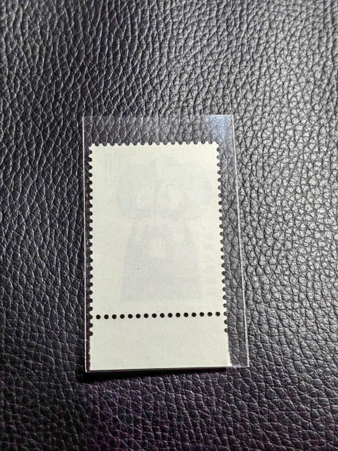 洪涛臻品批发群  精选邮票限时拍卖第一百三十期 T45脸谱8-7新一枚，满黄色标，版期全品嘎嘎绝，正宗版撕货，一手撕版，带硅胶手套撕版，收藏级品相，喜欢不要错过