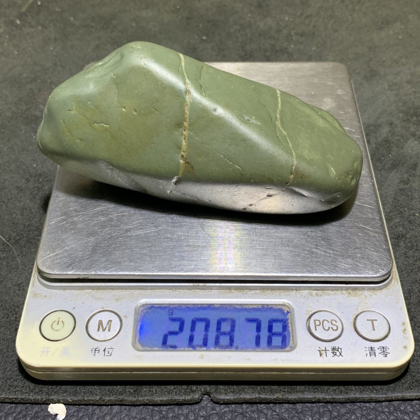 精美新疆绿泥石原石把件（镇纸，摆件） 一块，