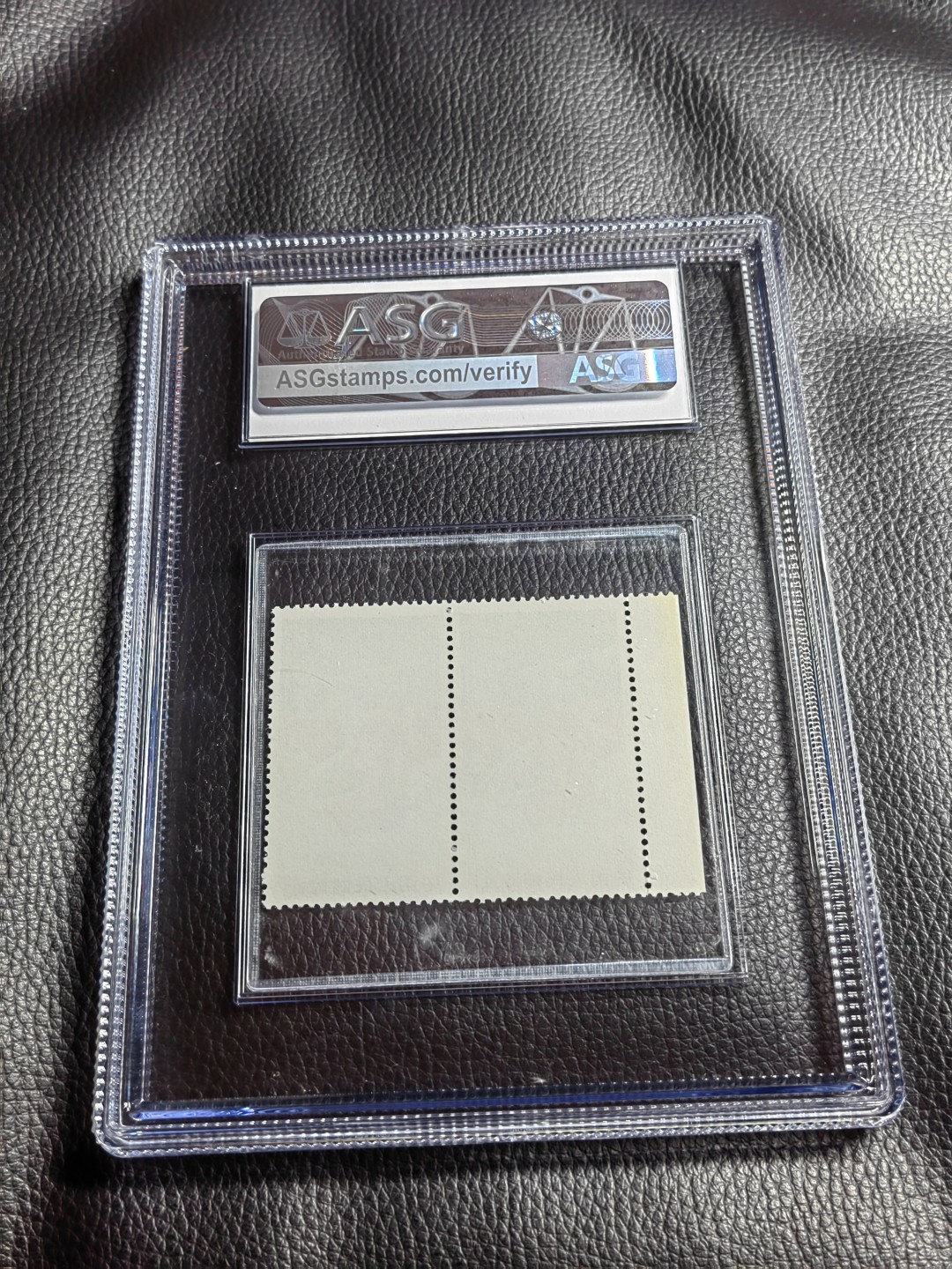 洪涛臻品批发群  精选邮票限时拍卖第一百三十一期 文18  43分卧雪2连 满黄色标  ASG90 OG高分，大盒内衬，可做摆件，非常漂亮，色标文革三俗稀缺货，喜欢不要错过