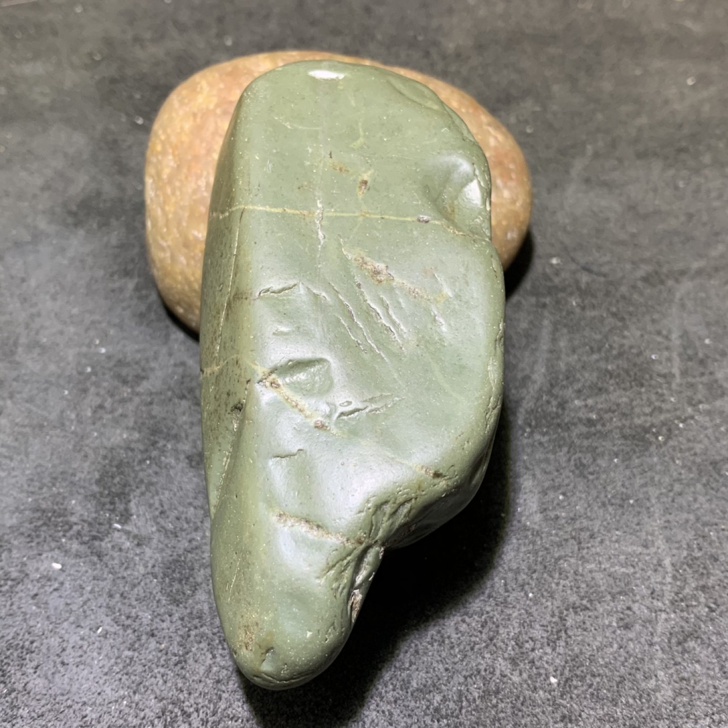 精美新疆绿泥石原石把件（镇纸，摆件） 一块，
