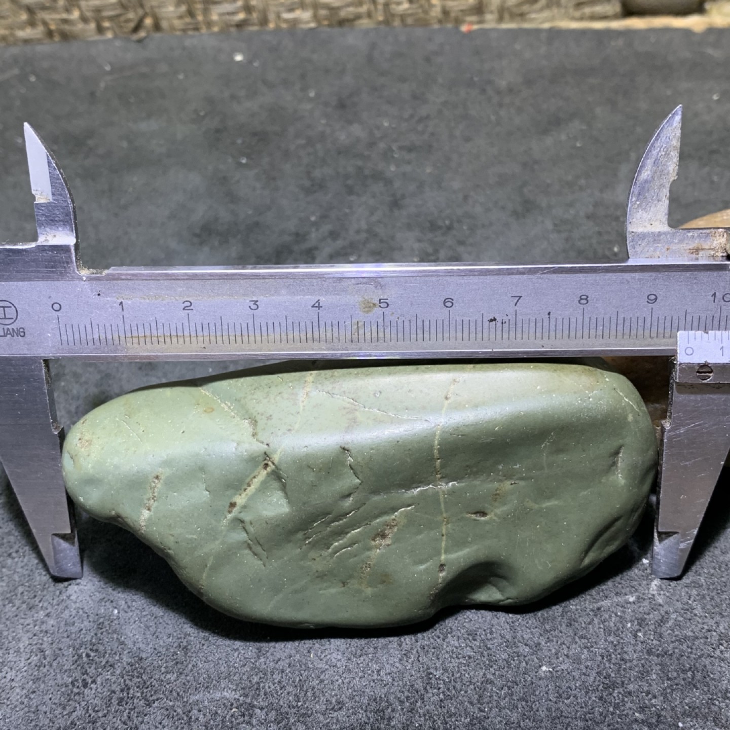 精美新疆绿泥石原石把件（镇纸，摆件） 一块，