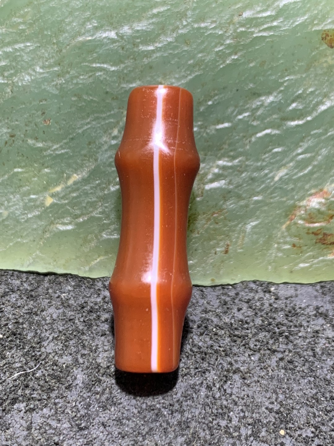 缠丝玛瑙竹节随形桶珠一颗