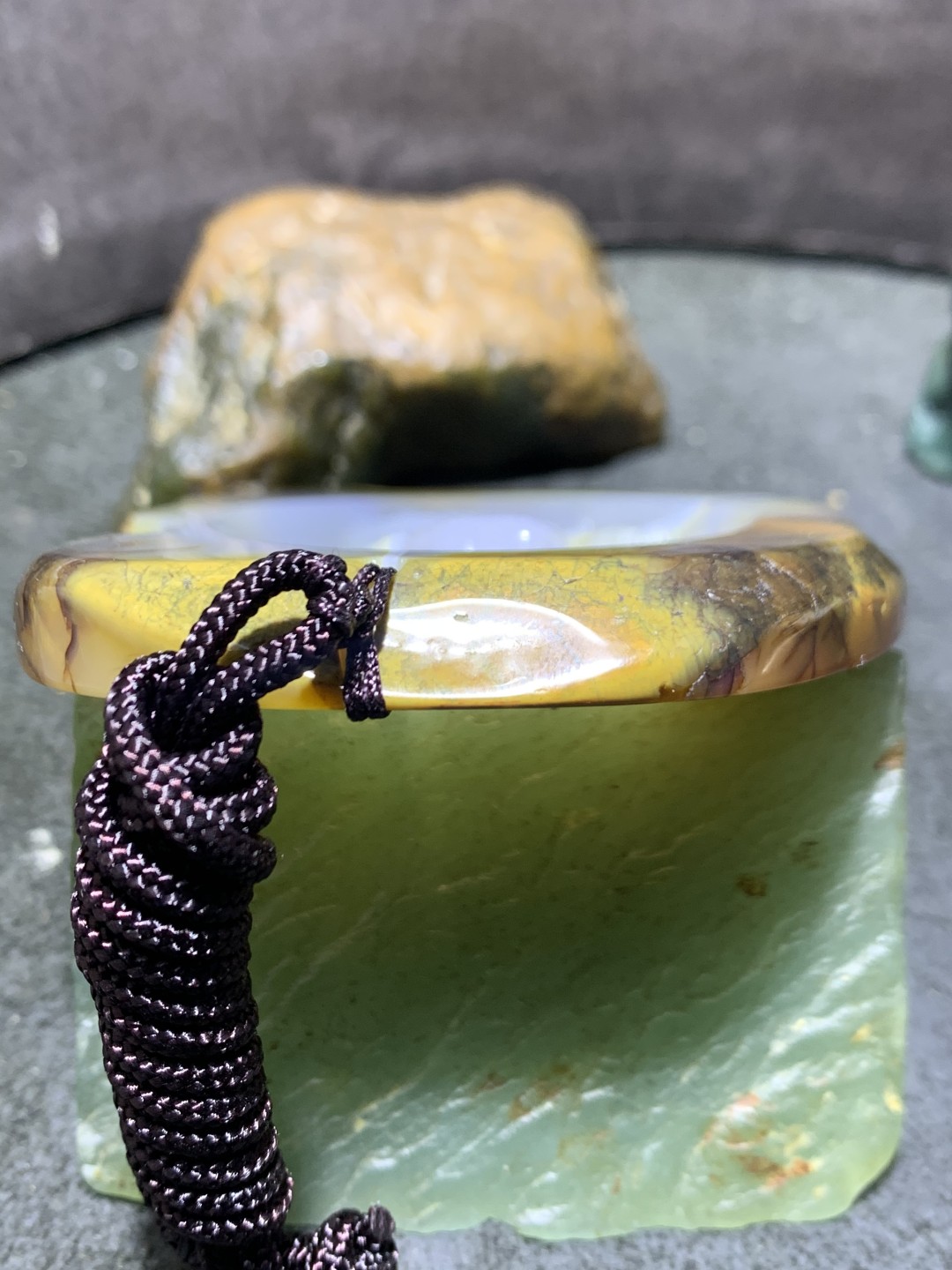 重器天然马达加斯加原皮玛瑙雕刻龟鹤延年牌一块，