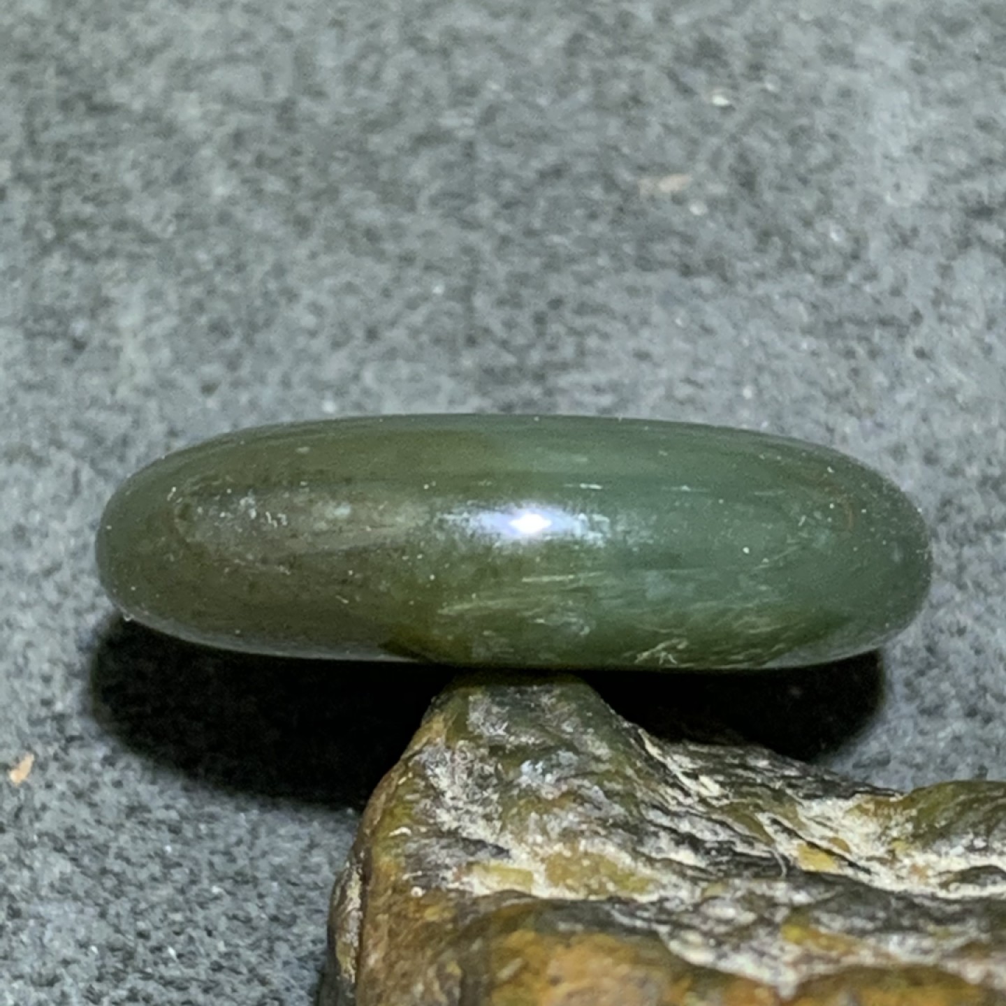 天然和田青玉小平安扣一个，