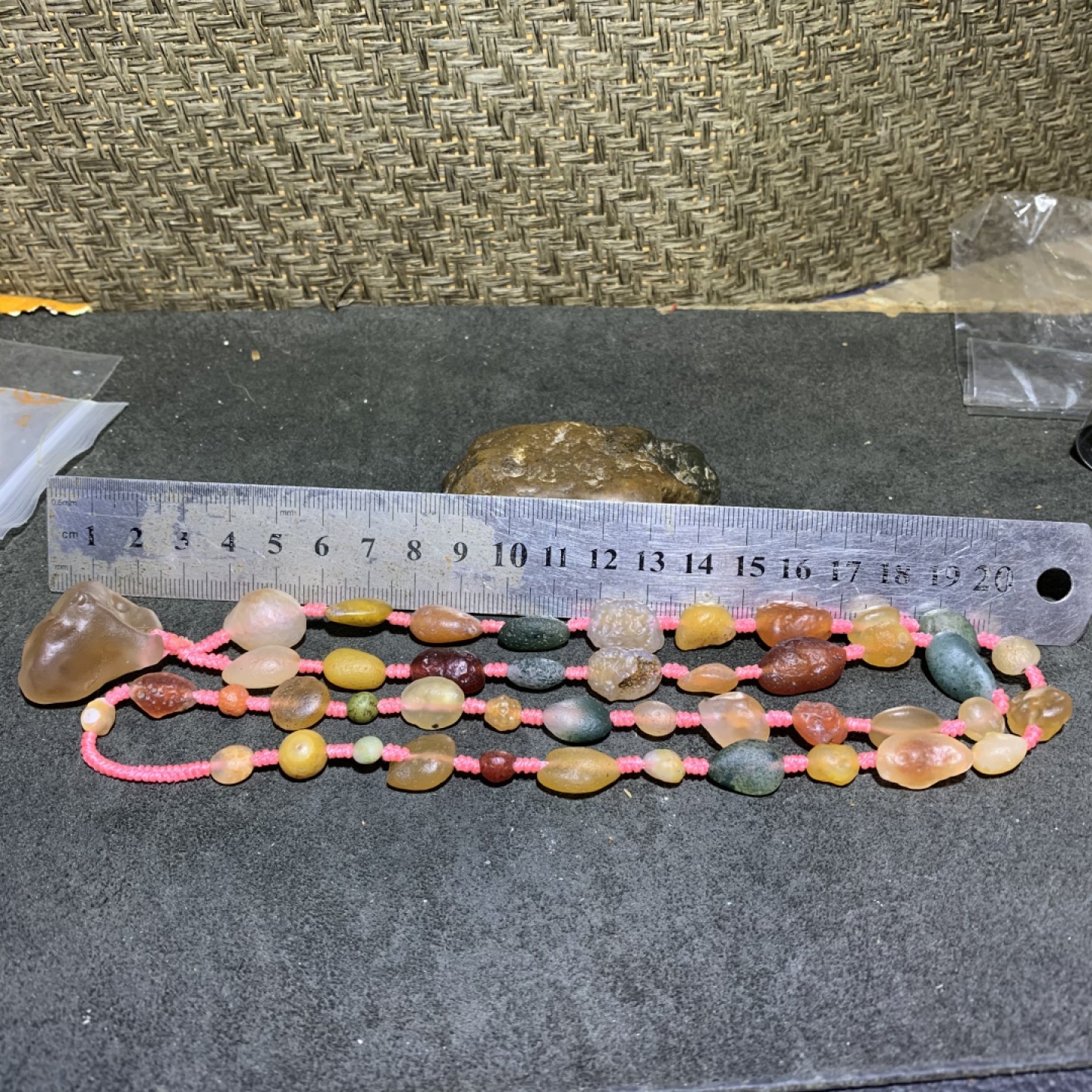 精美天然阿拉善彩珠玛瑙项链一条，