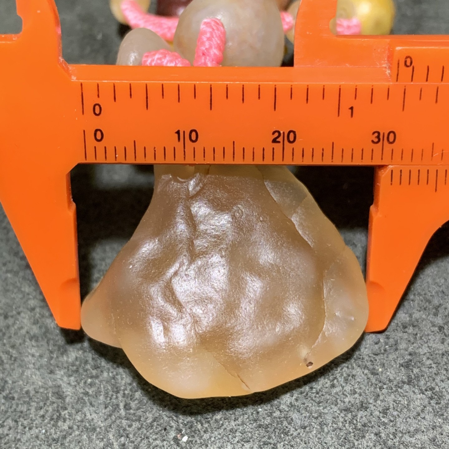 精美天然阿拉善彩珠玛瑙项链一条，
