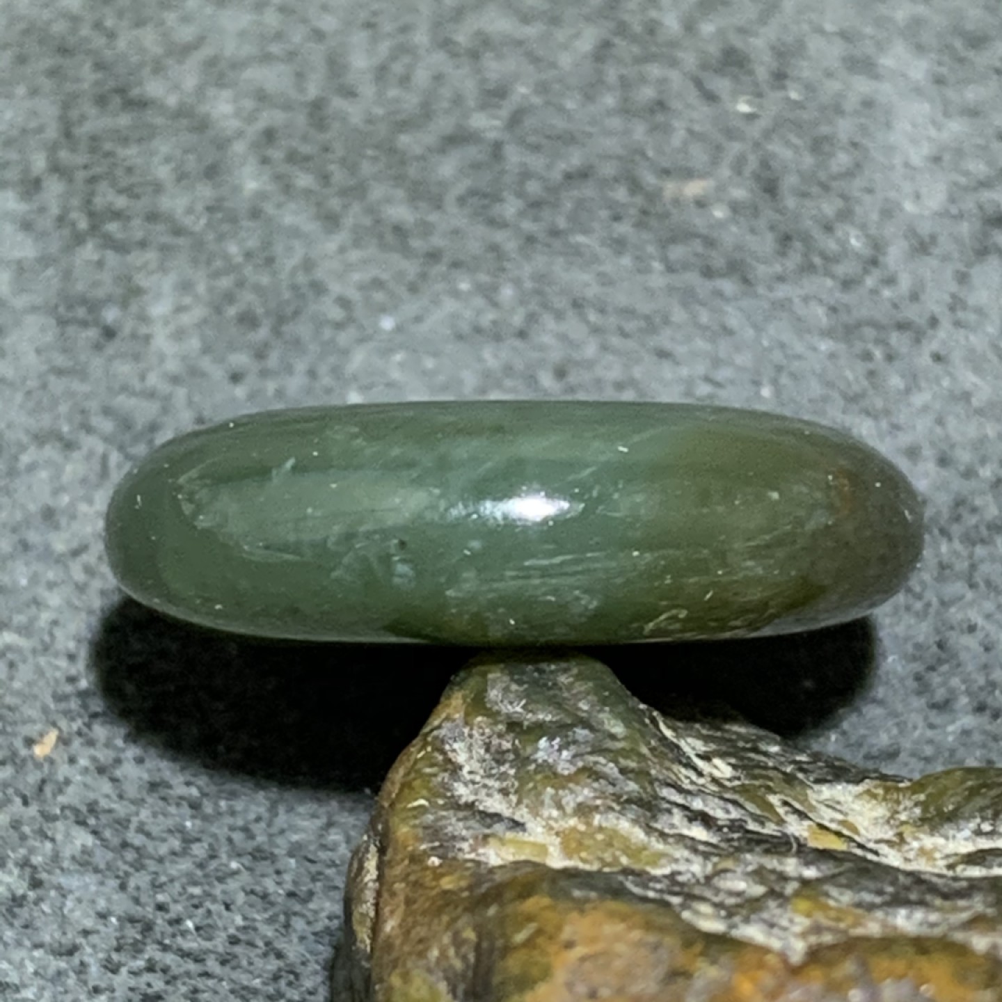 天然和田青玉小平安扣一个，