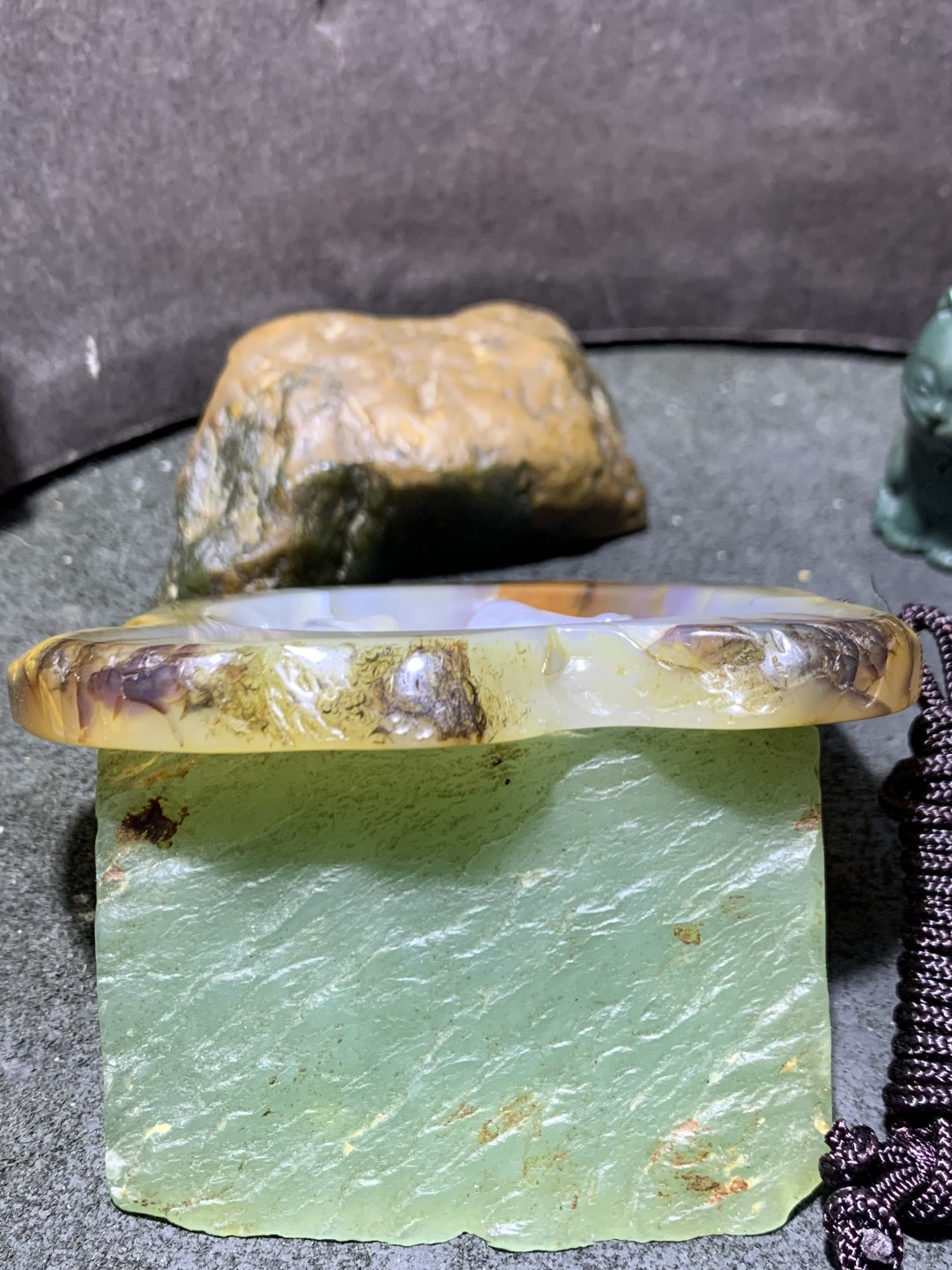 重器天然马达加斯加原皮玛瑙雕刻龟鹤延年牌一块，