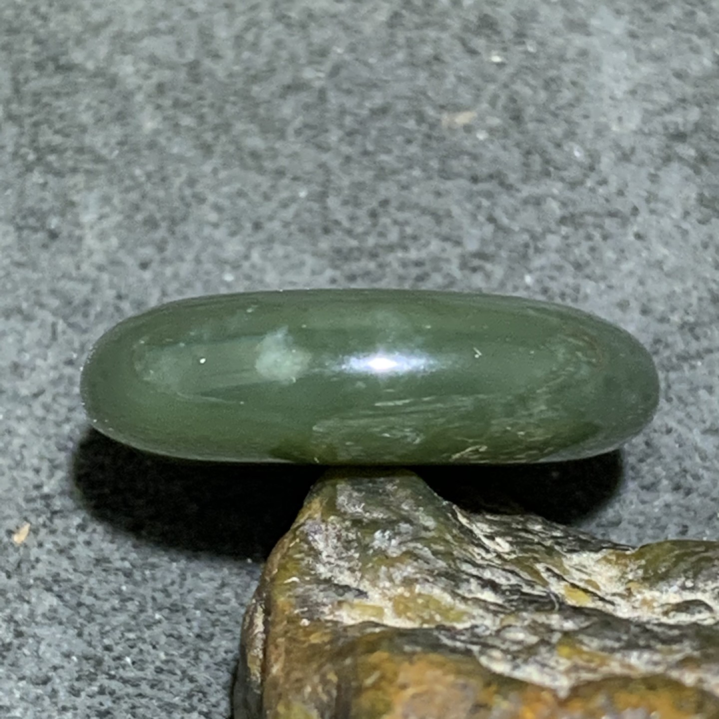 天然和田青玉小平安扣一个，