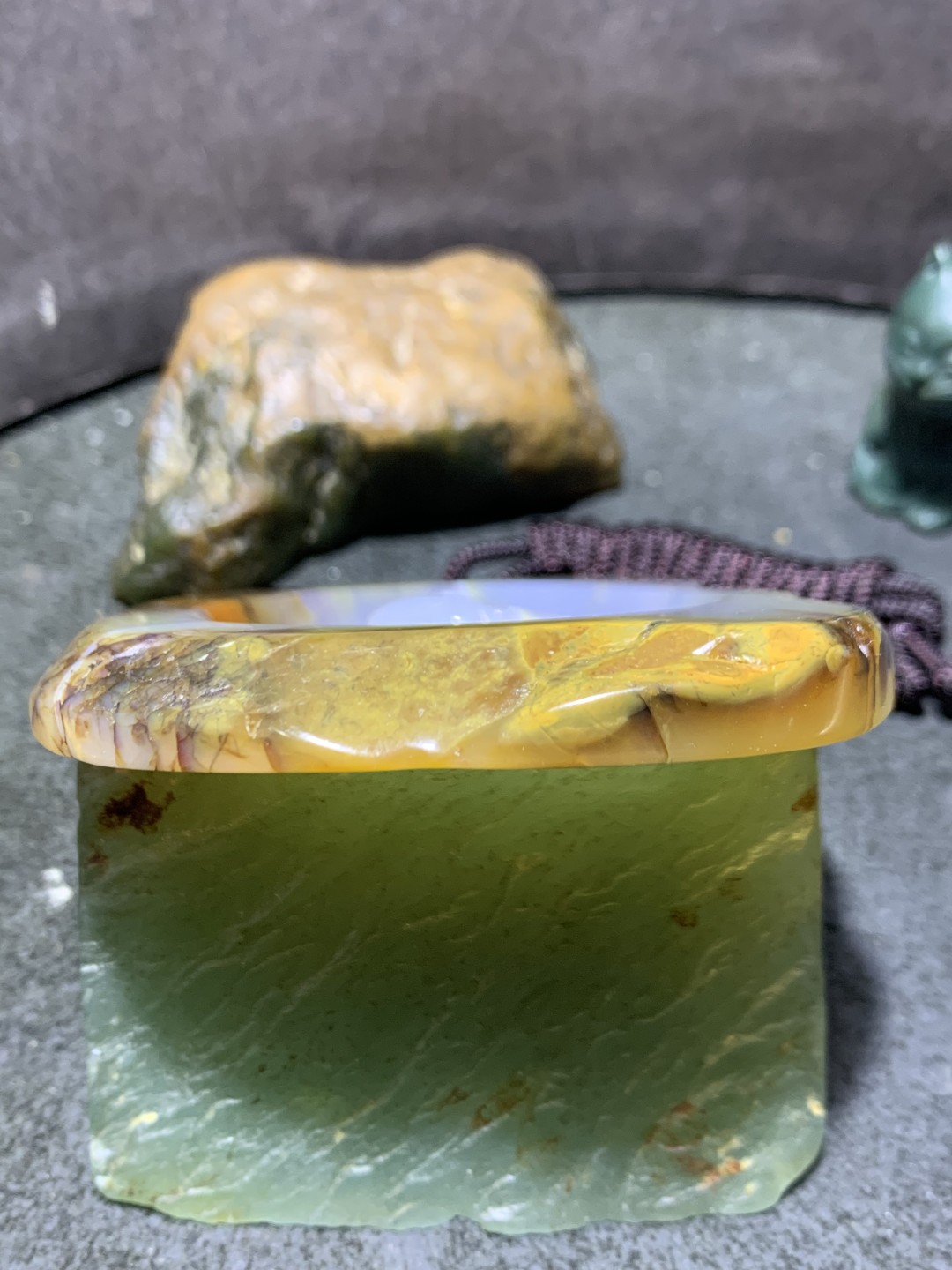 重器天然马达加斯加原皮玛瑙雕刻龟鹤延年牌一块，