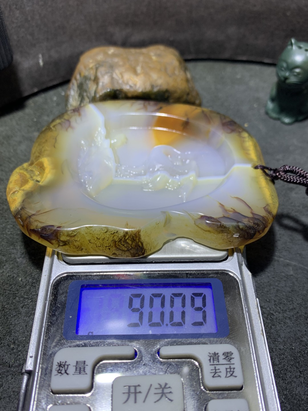 重器天然马达加斯加原皮玛瑙雕刻龟鹤延年牌一块，
