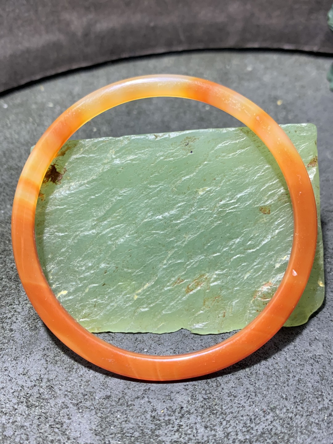 精美缠丝玛瑙条镯一只