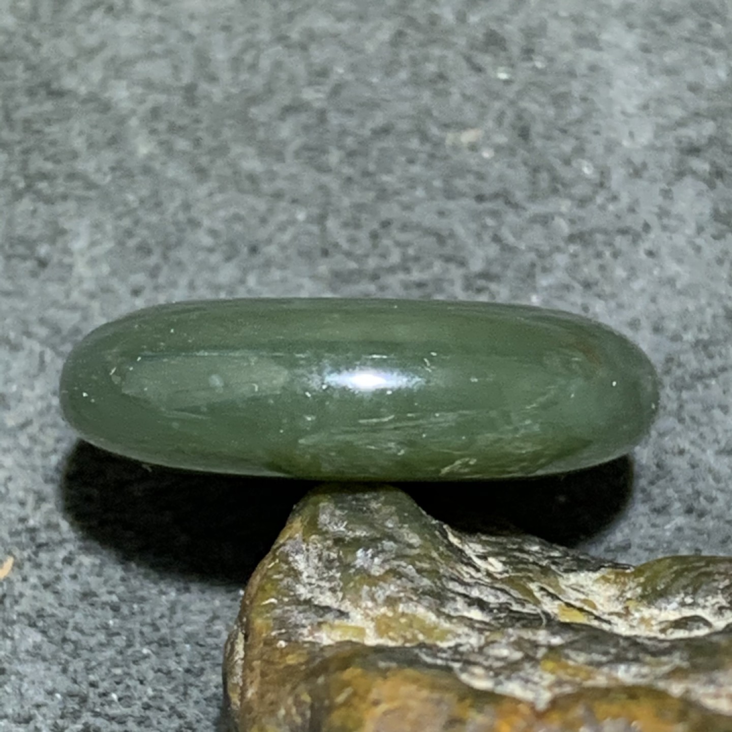 天然和田青玉小平安扣一个，