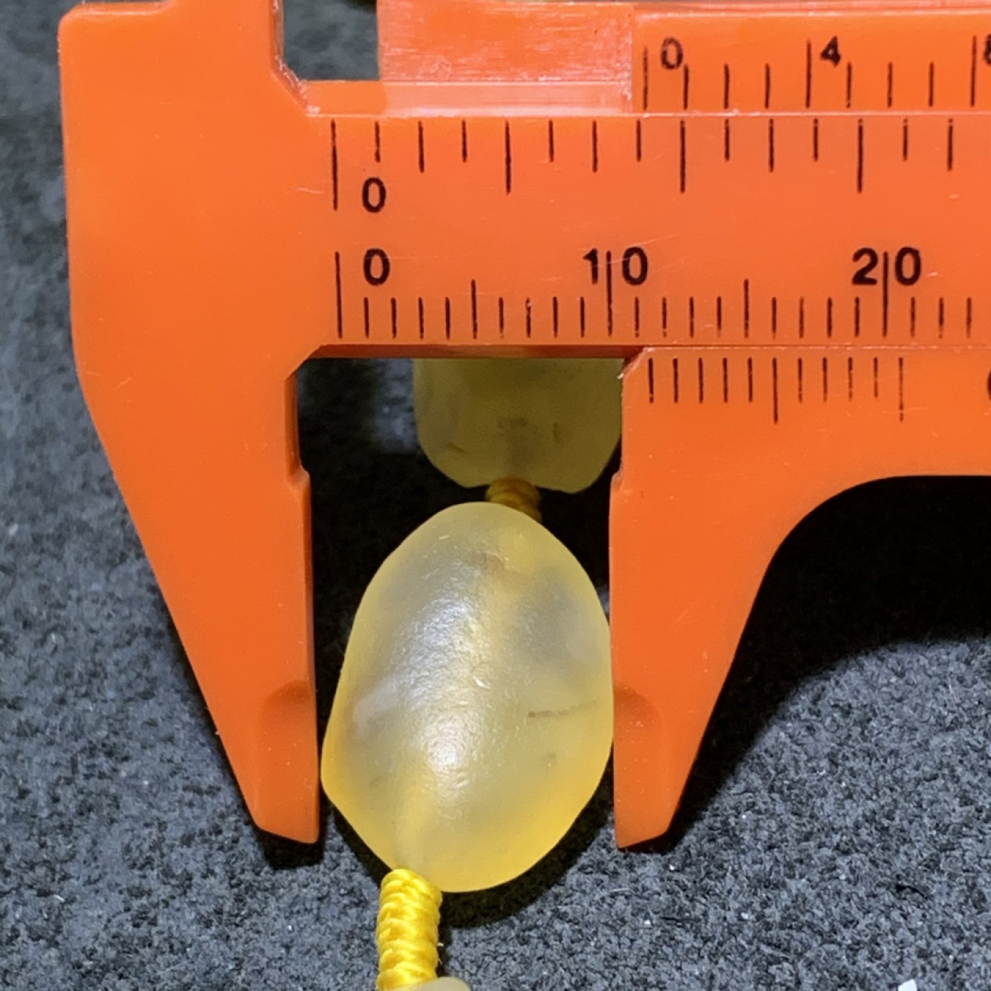 精美天然阿拉善玛瑙麻皮蜜蜡黄色项链一条