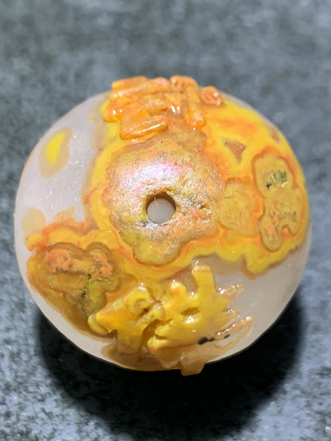 精美冰飘亚光战国红玛瑙雕刻悟佛珠一个，