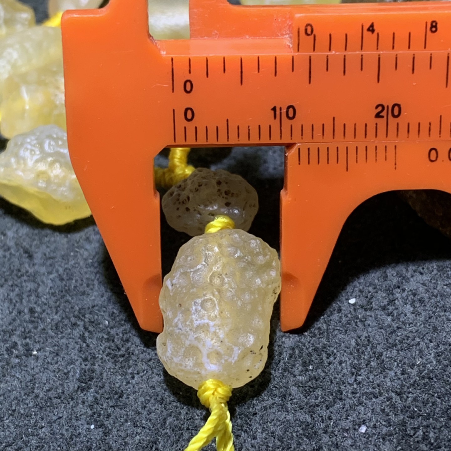精美天然阿拉善玛瑙麻皮蜜蜡黄色项链一条