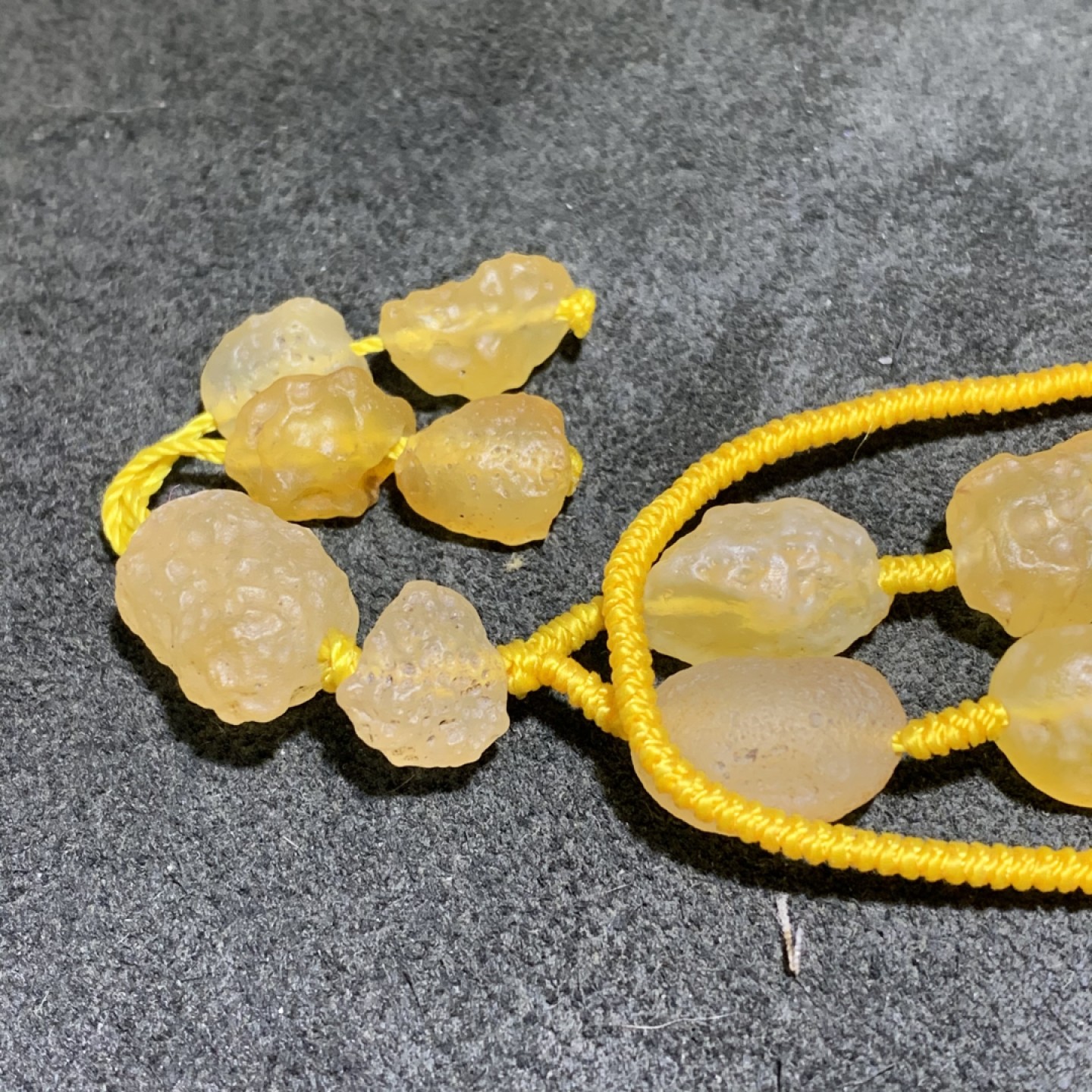 精美天然阿拉善玛瑙麻皮蜜蜡黄色项链一条