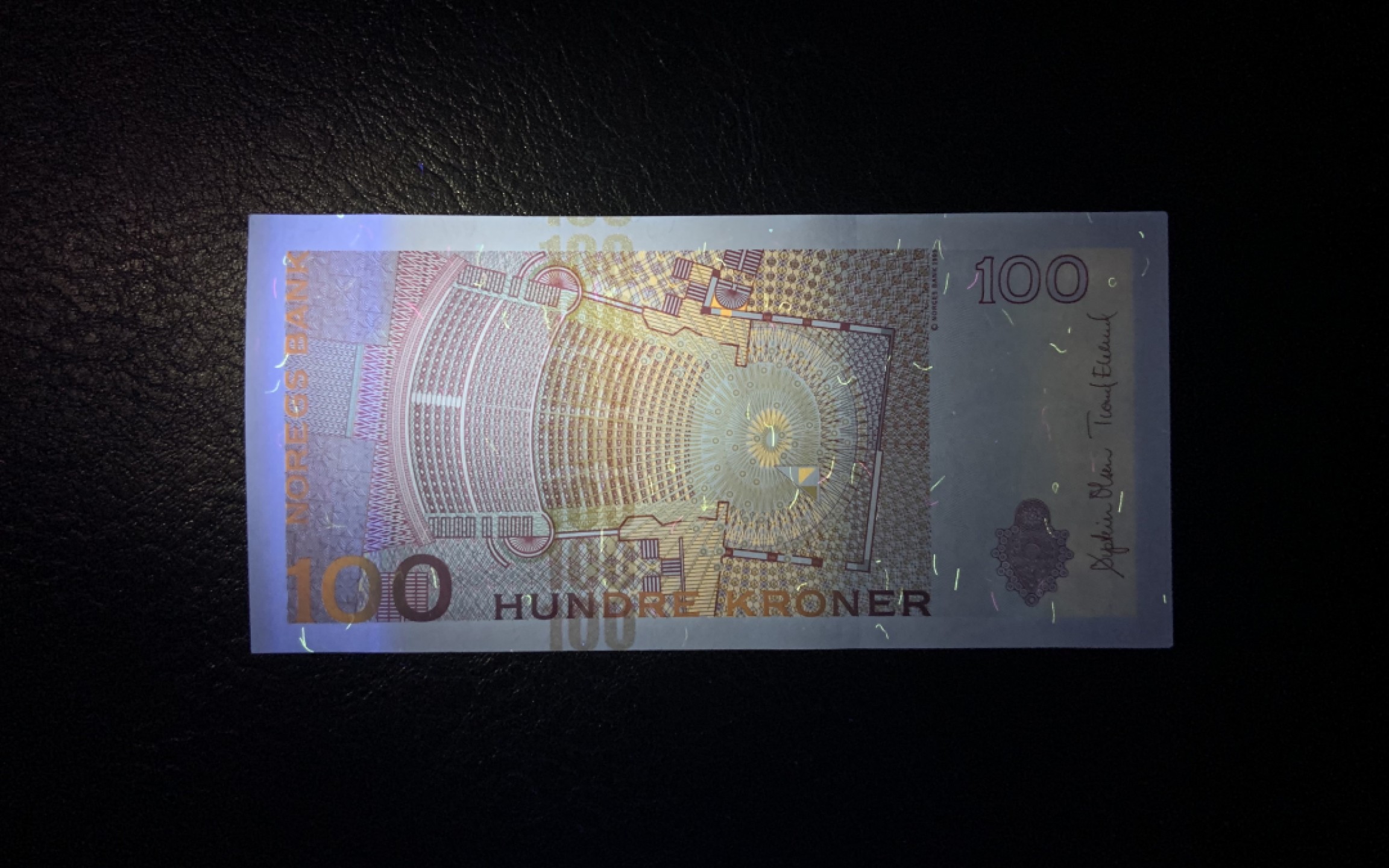 收藏联盟Quantum Auction 第223期拍卖 挪威2014年100克朗 品相UNC 角微瑕疵 细节如图