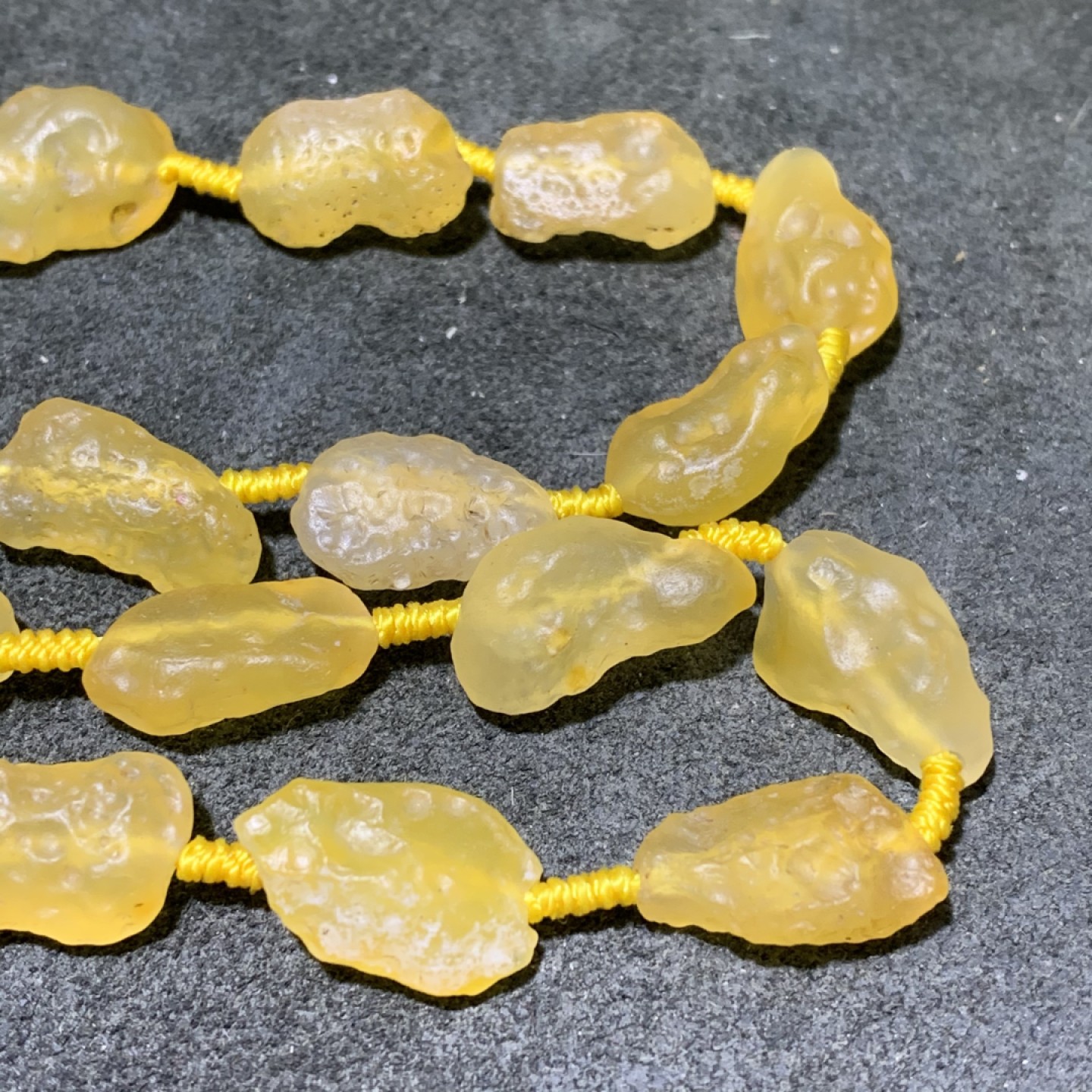 精美天然阿拉善玛瑙麻皮蜜蜡黄色项链一条